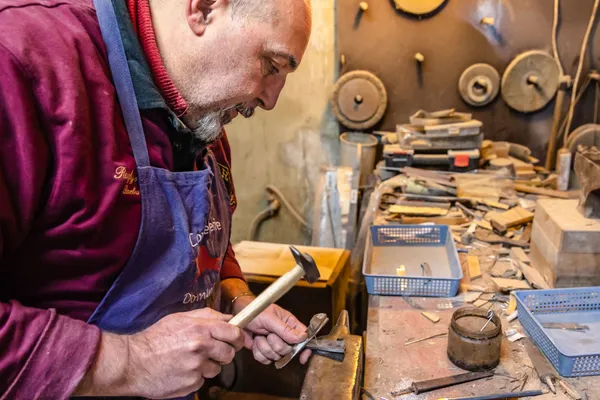 Réalisez votre couteau pliant en corne de taureau - Image n°3 - Wecandoo