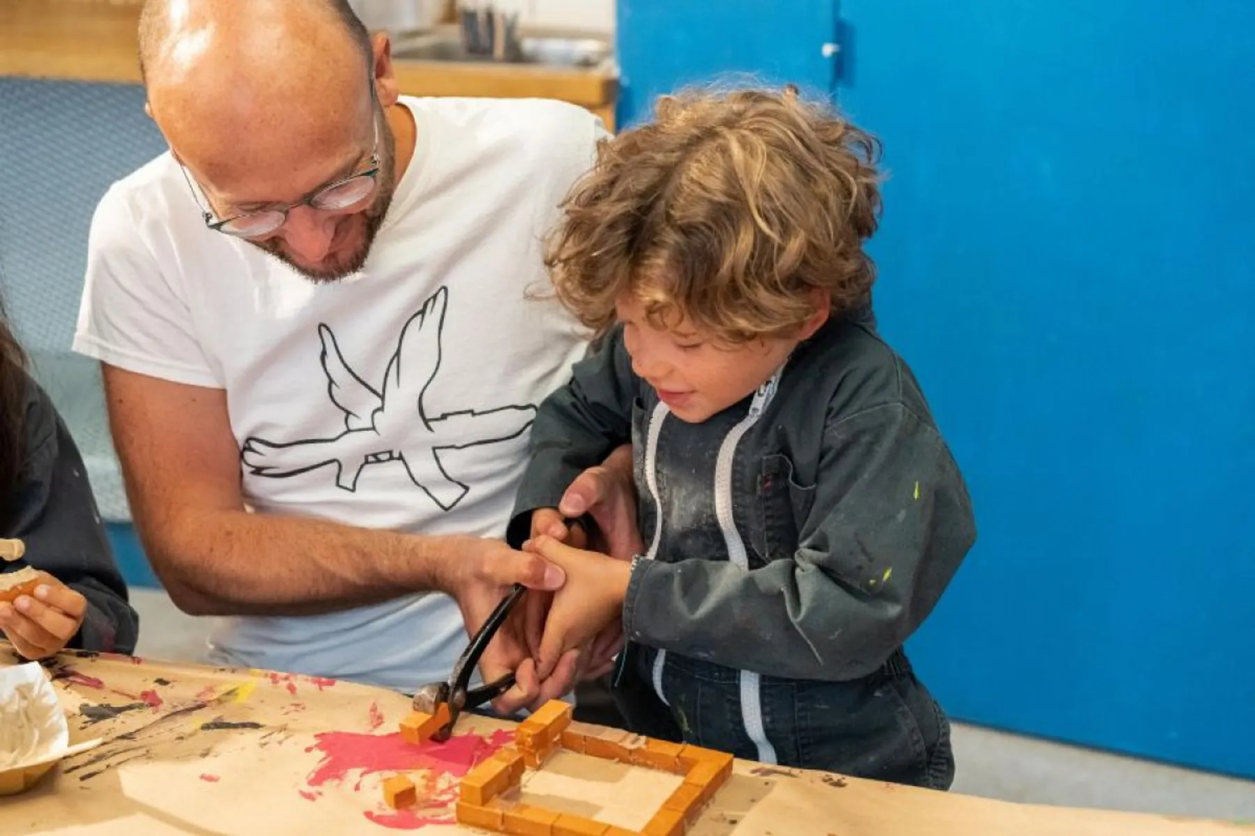 Fabriquez la maison des 3 petits cochons en famille - Image n°3 - Wecandoo