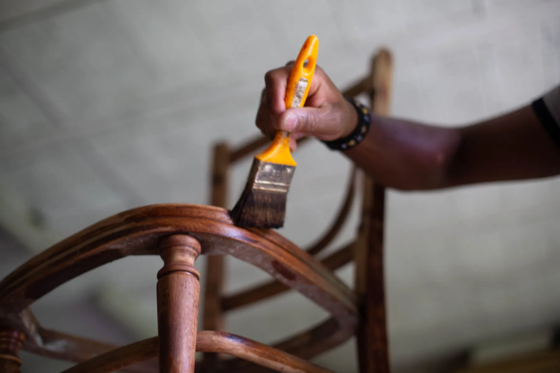 Restaurez votre meuble ancien en bois massif - Image n°3 - Wecandoo