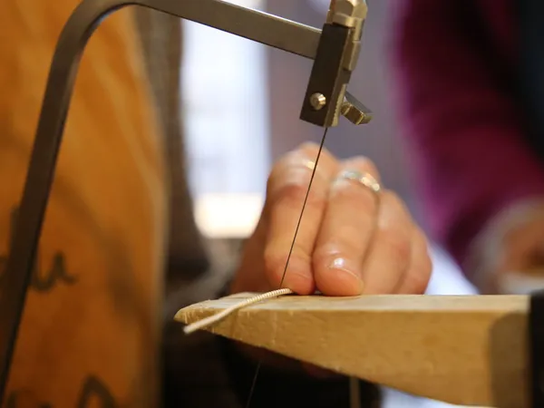 Réalisez votre bracelet martelé en laiton ou en argent - Image n°2 - Wecandoo