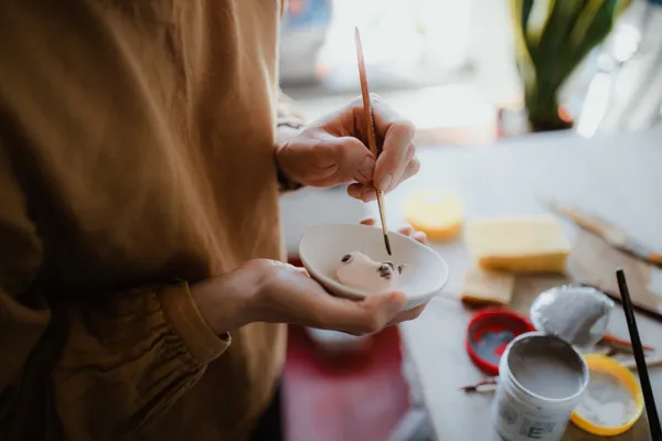 Modelez et décorez vos pièces de céramique en équipe - Image n°4 - Wecandoo