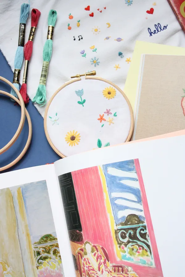 Développez vos connaissances en broderie et personnalisez une pièce de votre dressing - Image n°1 - Wecandoo