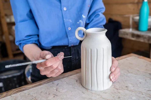 Wecandoo - Modelez votre vase en céramique