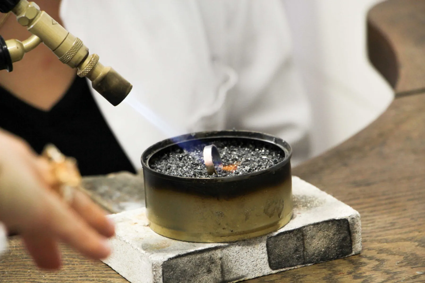 Réalisez votre bijou unique en joaillerie - Image n°3 - Wecandoo