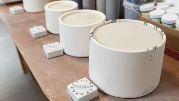 Créez votre vaisselle colorée en porcelaine coulée - Image n°3 - Wecandoo