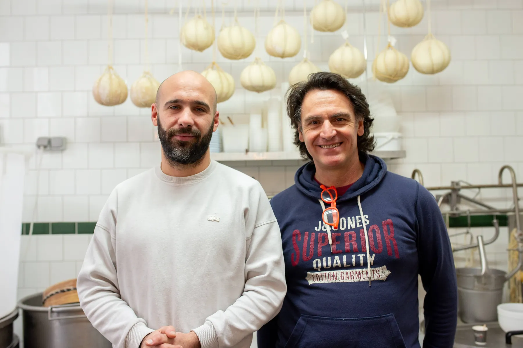 undefined Julien et l'équipe de la Latteria