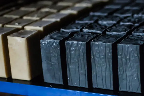 Inspirez vos équipes et élaborez votre savon saponifié à froid en groupe - Image n°3 - Wecandoo