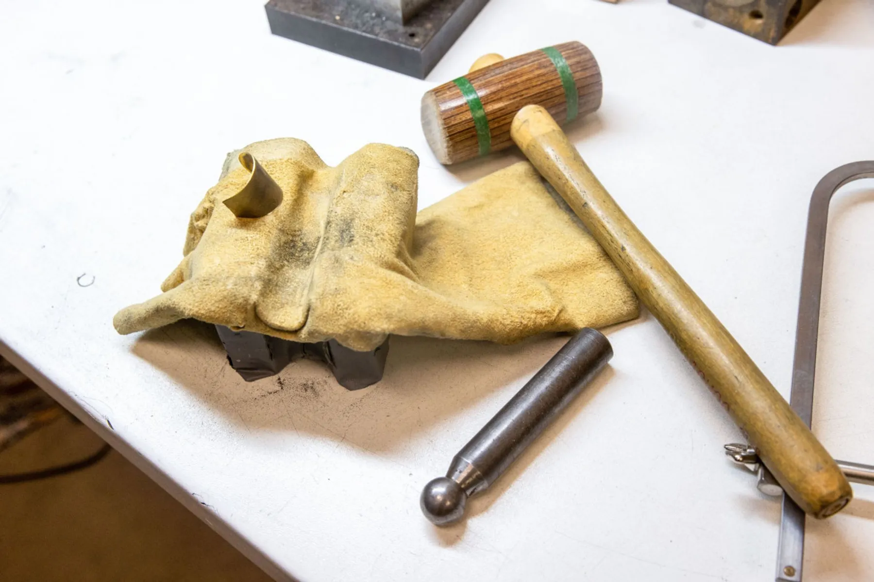 Créez vos boucles d'oreilles personnalisées en laiton plaqué or ou plaqué argent - Image n°3 - Wecandoo