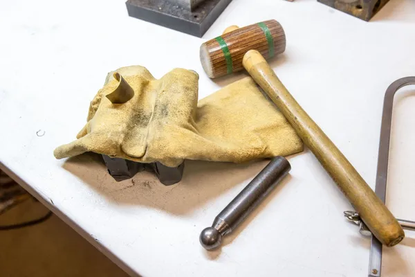 Créez vos boucles d'oreilles personnalisées en laiton plaqué or ou plaqué argent - Image n°3 - Wecandoo