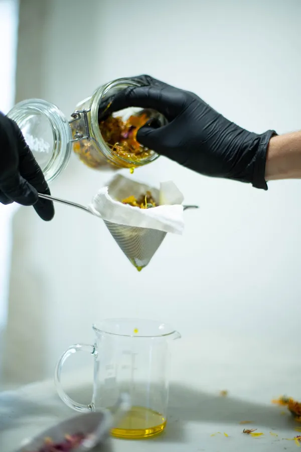 Concevez votre macérat huileux et votre baume de plantes médicinales - Image n°4 - Wecandoo