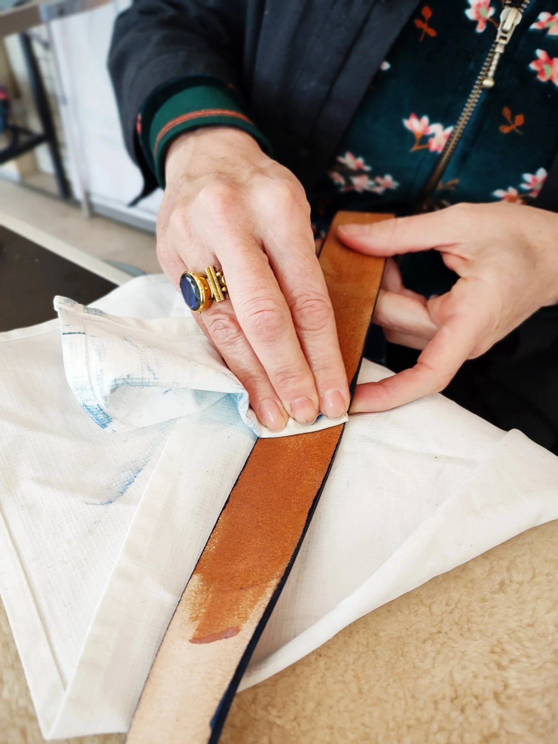 Réalisez votre ceinture en cuir au point sellier avec Anaïs - Image n°1 - Wecandoo