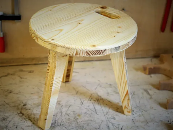 Wecandoo - Réalisez votre tabouret en bois