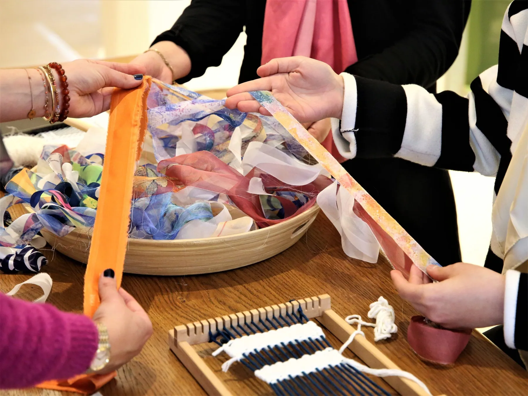 Découvrez le tissage avec de la soie - Image n°4 - Wecandoo