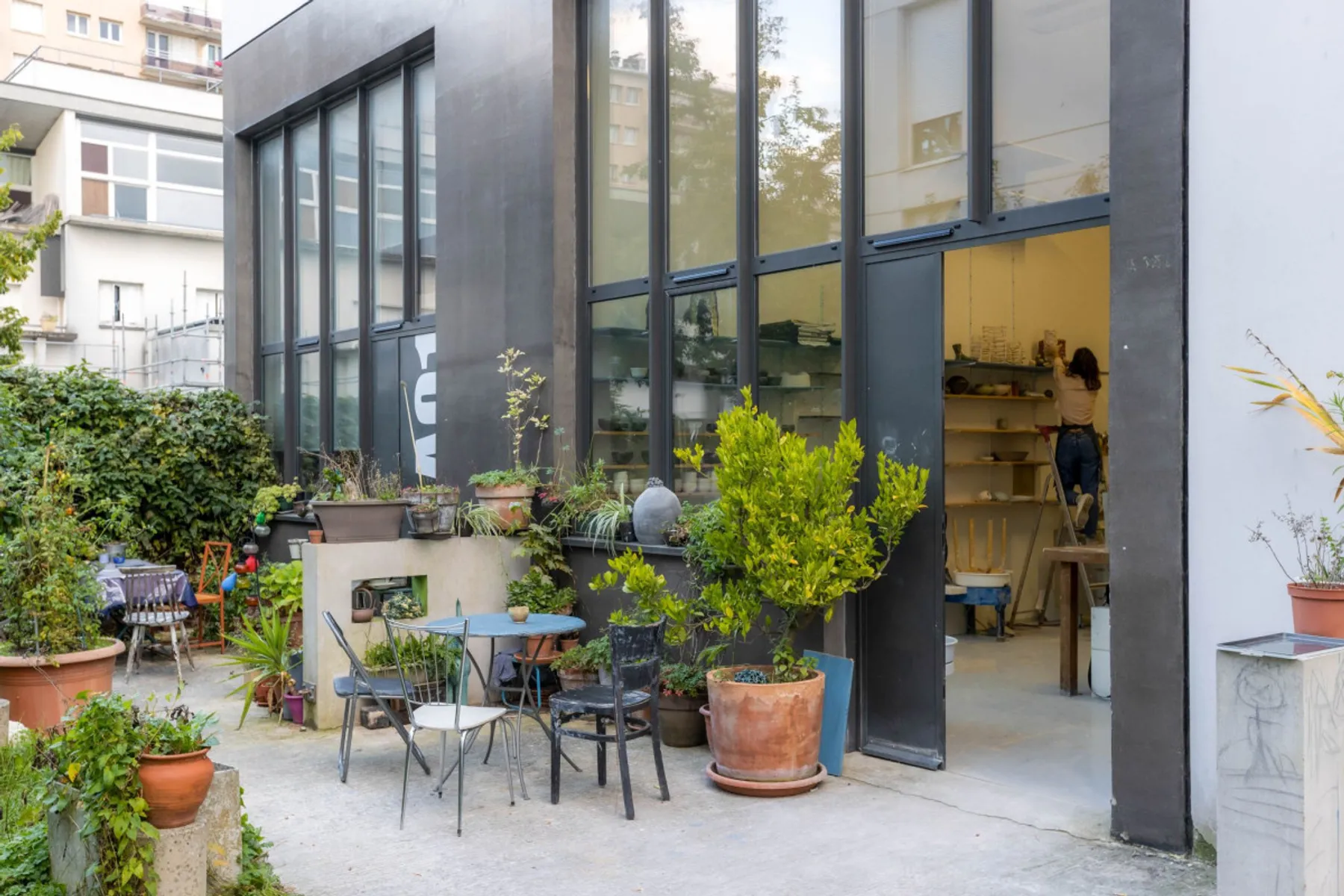 Modelez votre vase en céramique avec Lucie - Image n°2 - Wecandoo