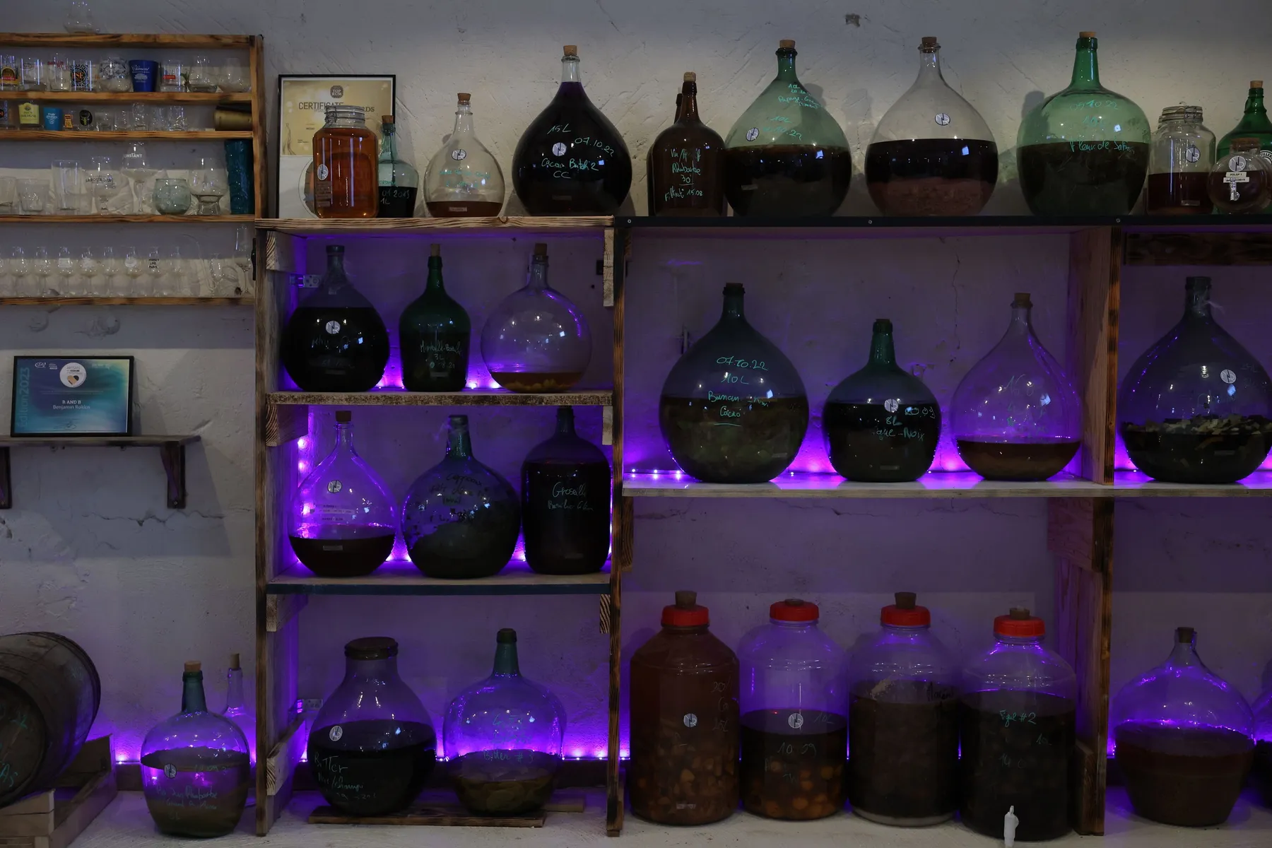 Visitez une rhumerie artisanale et dégustez 6 rhums - Image n°1 - Wecandoo