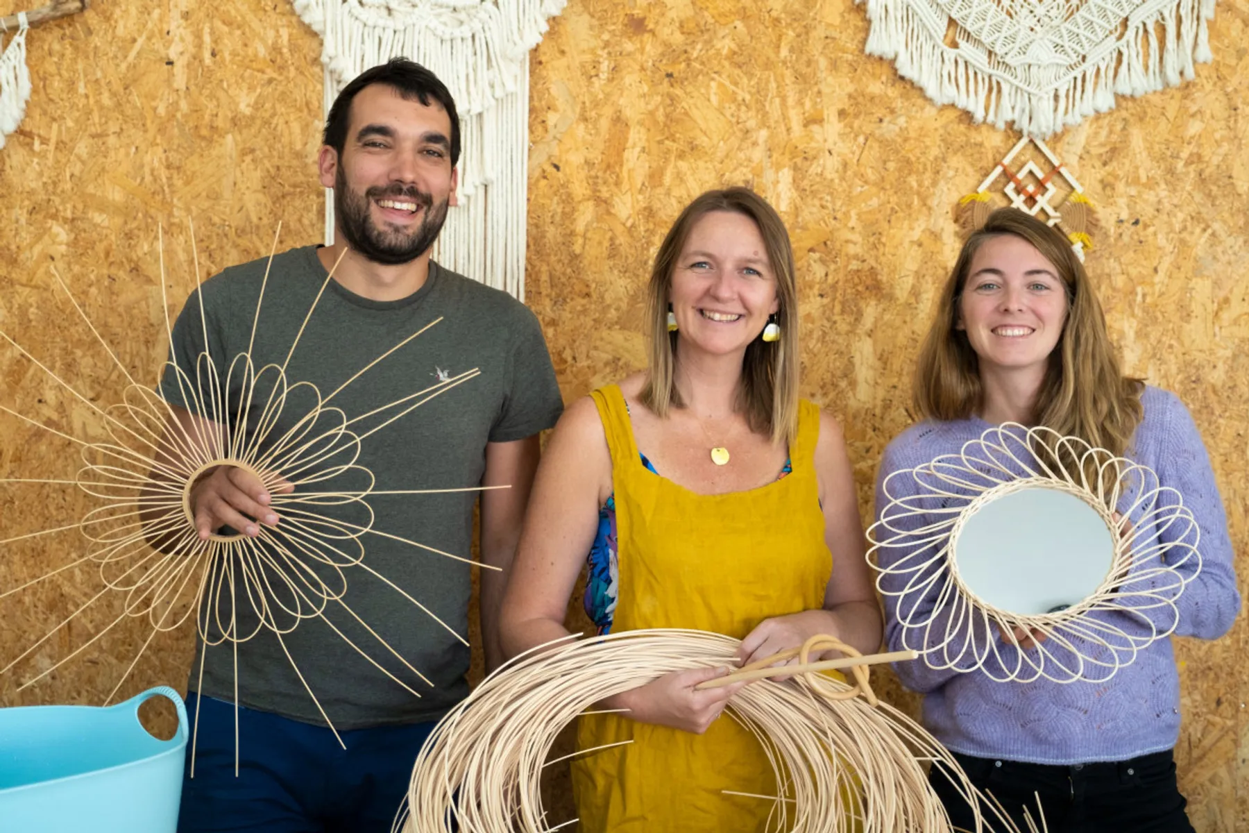 Réalisez votre miroir mural en vannerie de rotin - Image n°4 - Wecandoo