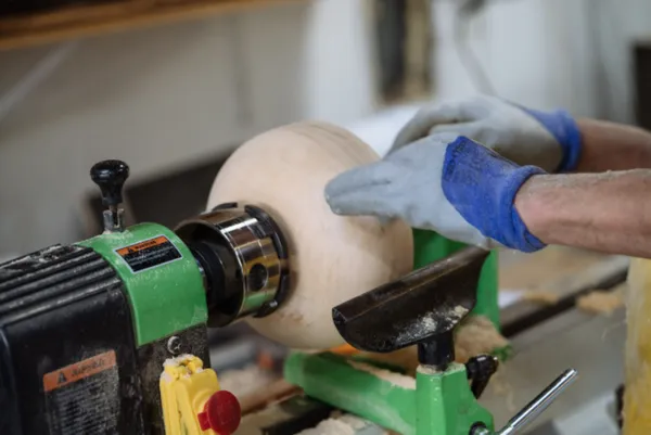 Progressez en tour à bois et fabriquez un bol - Image n°1 - Wecandoo