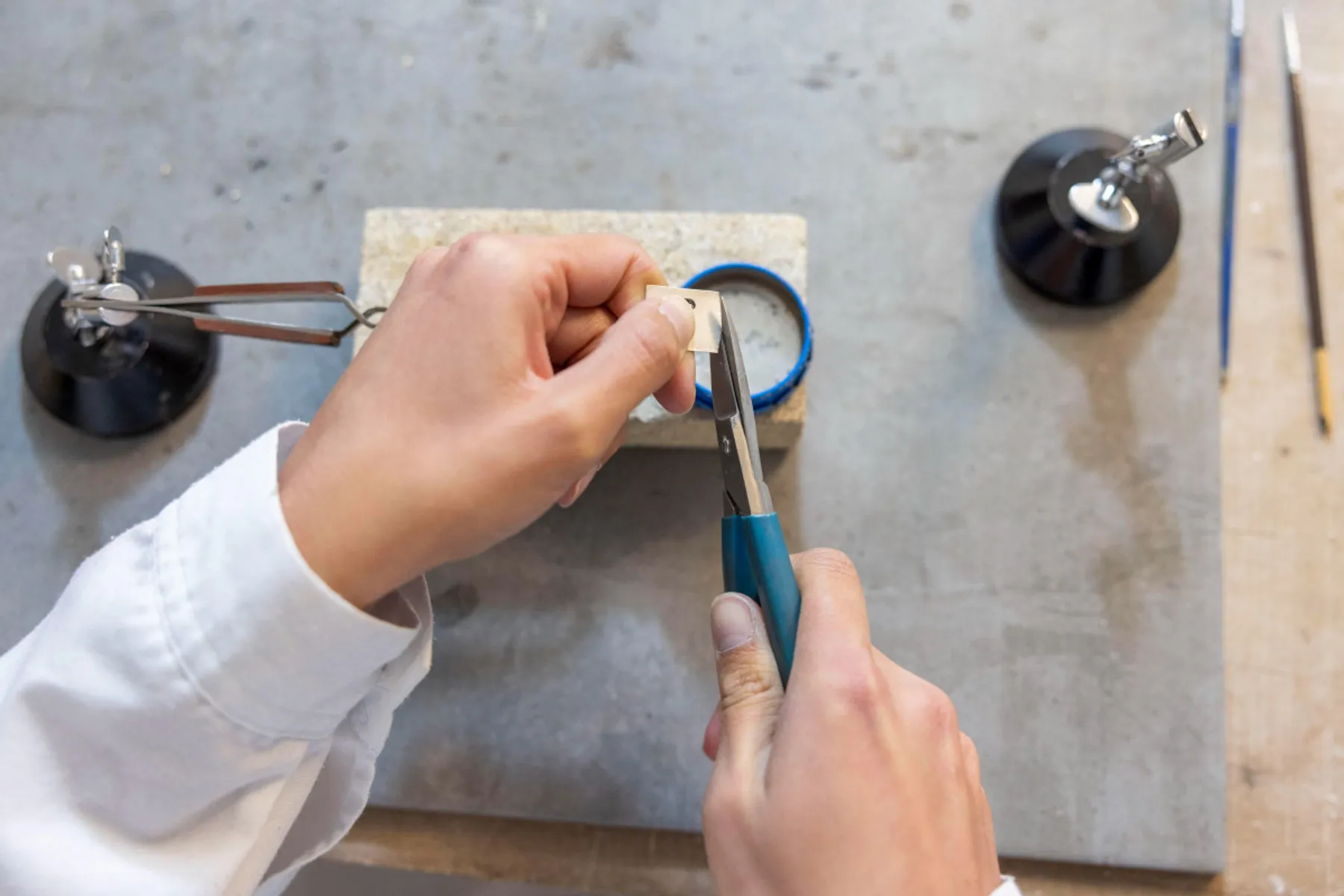 Créez votre pendentif fleur de Sakura en argent serti d'une pierre semi-précieuse - Image n°3 - Wecandoo