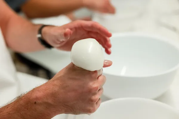 Fabriquez et dégustez vos scamorzas artisanales - Image n°3 - Wecandoo