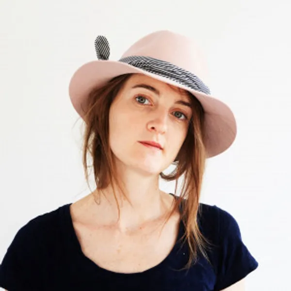 Chloé : Chapelier, modiste à Montreuil