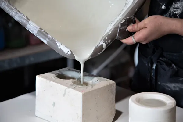 Modelez et moulez votre duo de bols en porcelaine - Image n°3 - Wecandoo