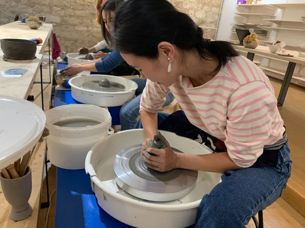 Initiez-vous ou perfectionnez-vous au tour de céramiste en 2 sessions - Image n°4 - Wecandoo