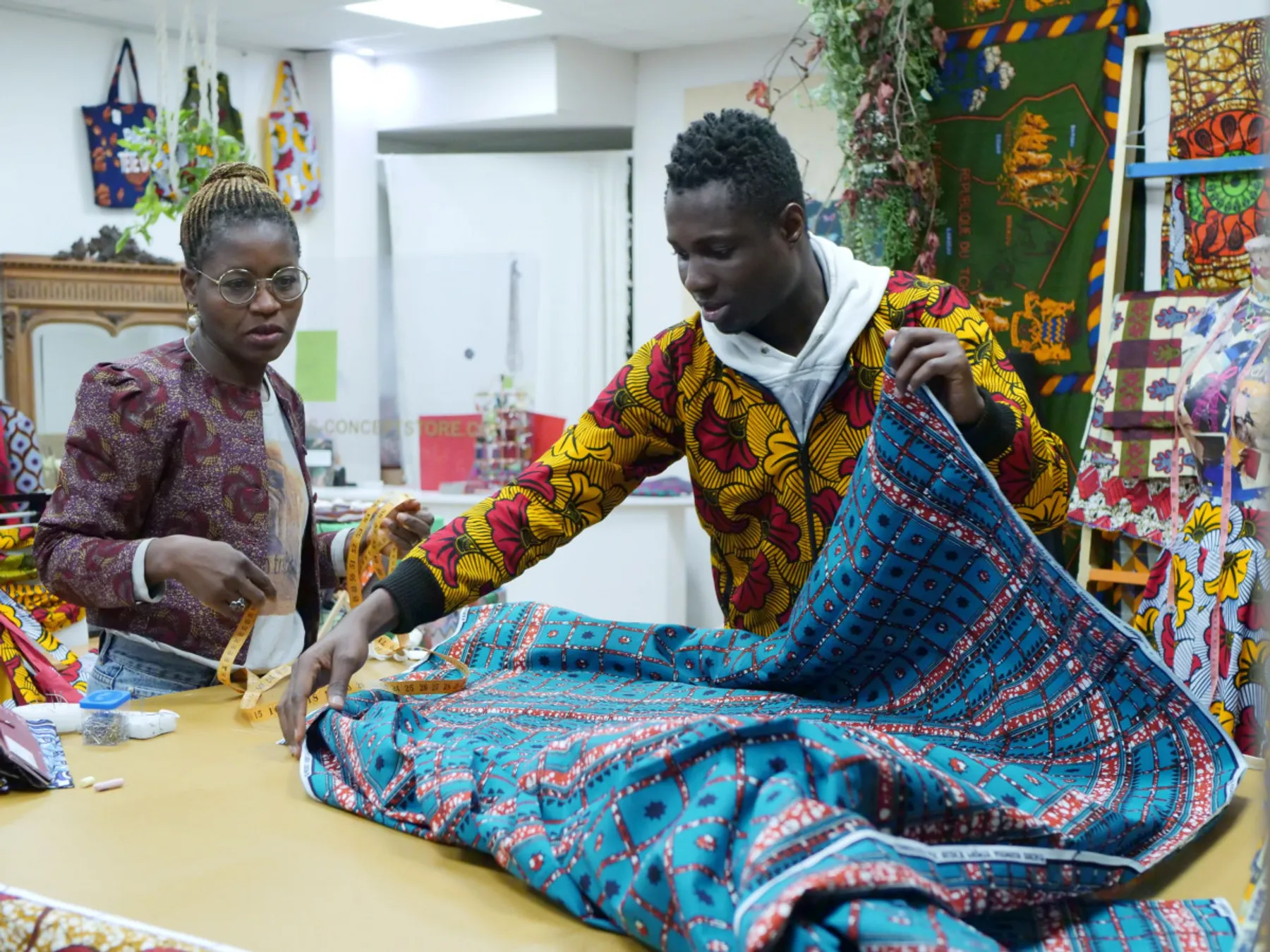 Créez votre pantalon en wax - Image n°2 - Wecandoo