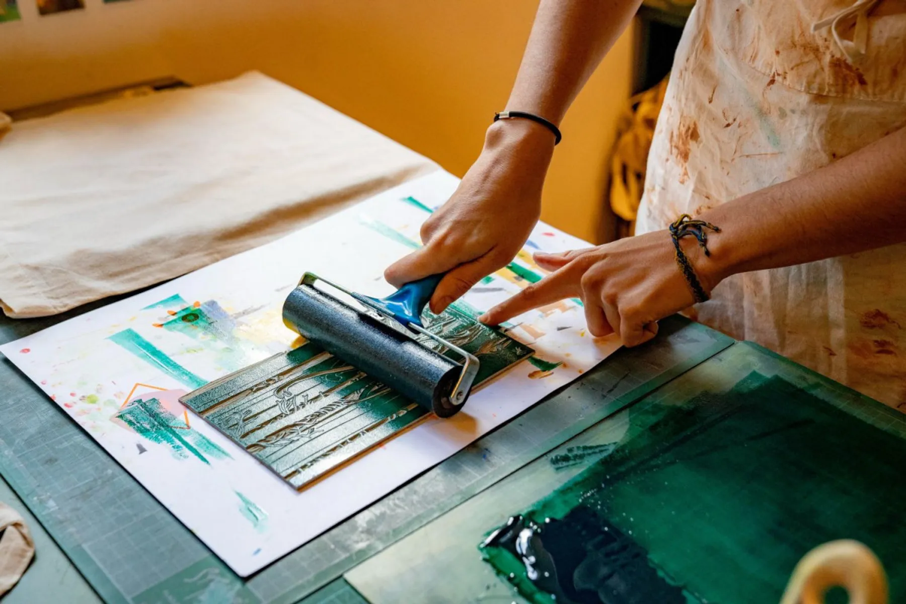 Découvrez l'impression linogravure sur un sac - Afbeelding nr. 1 - Wecandoo