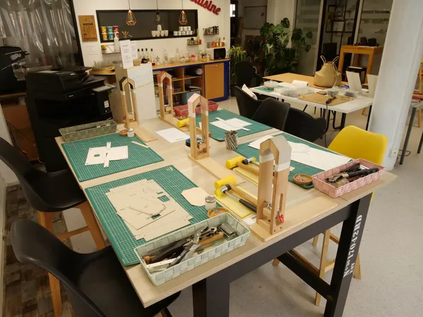 Réalisez votre accessoire en cuir en duo avec votre enfant - Image n°1 - Wecandoo