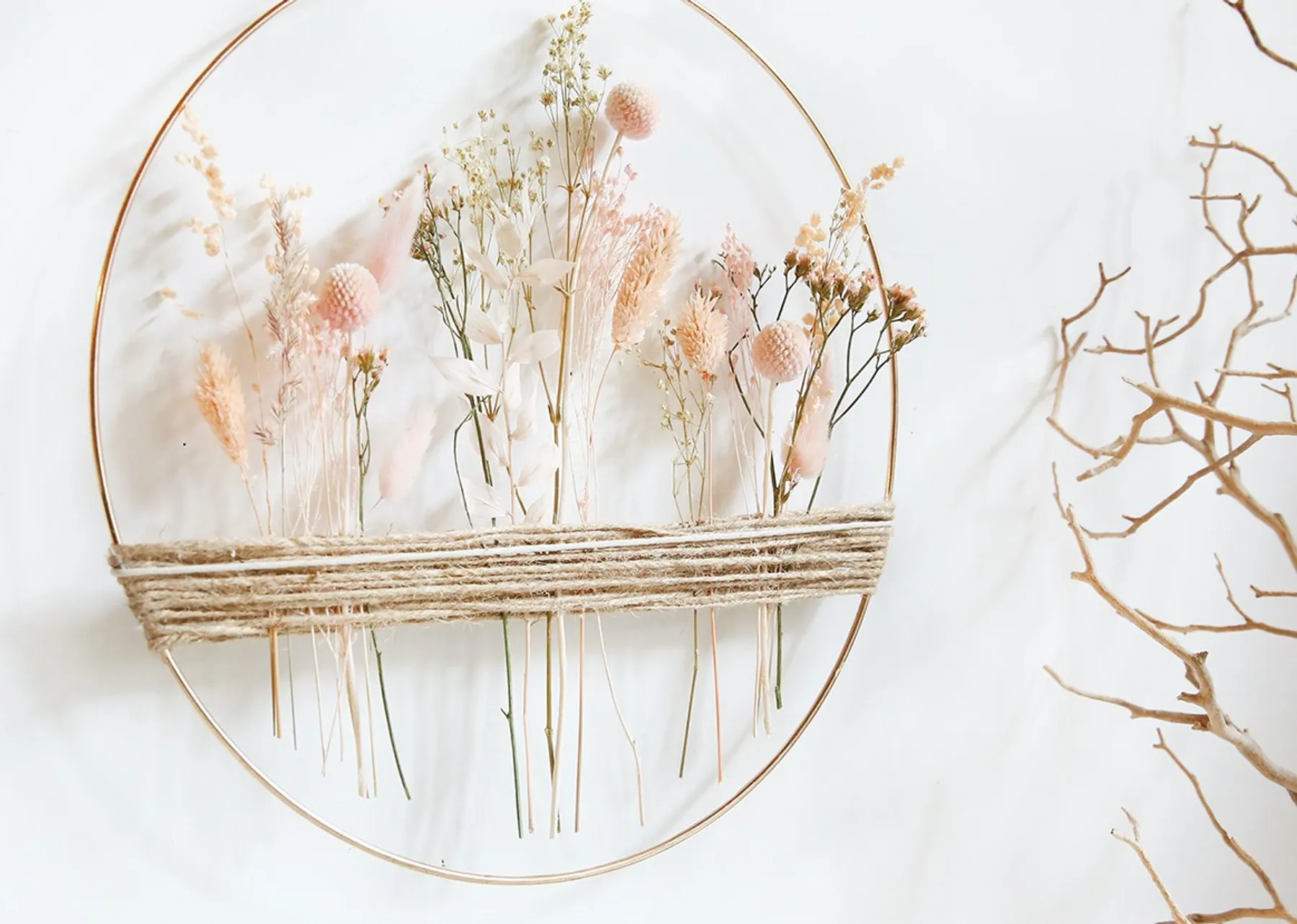 Réalisez votre couronne de fleurs séchées - Image n°4 - Wecandoo