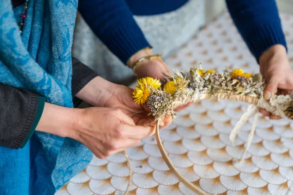 Réalisez votre couronne de fleurs séchées - Image n°3 - Wecandoo