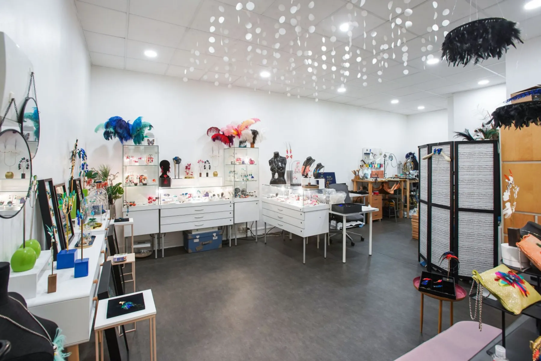 Créez votre composition en plumes sous cloche - Image n°1 - Wecandoo