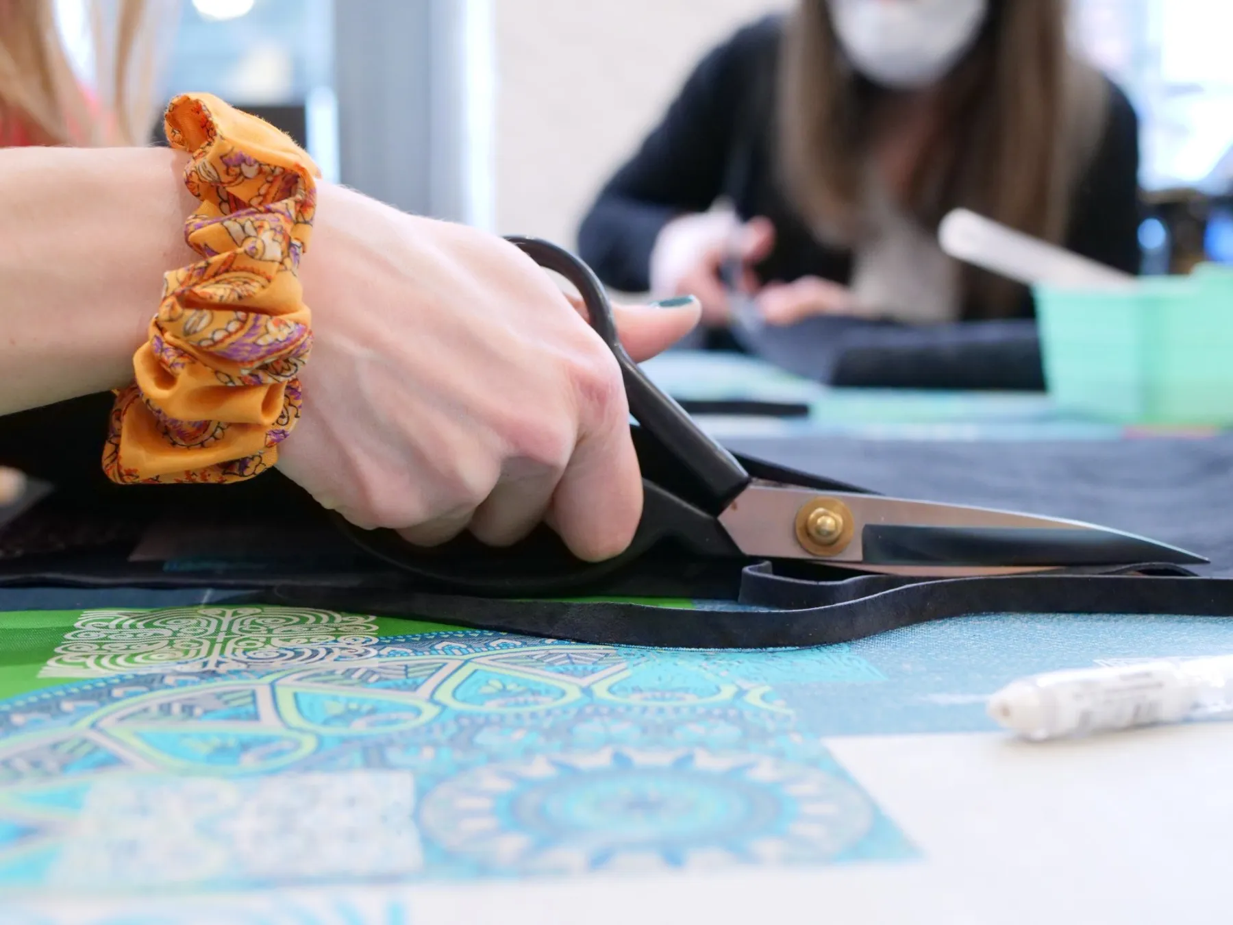 Réalisez votre porte-monnaie en cuir avec Julie et son équipe - Image n°4 - Wecandoo