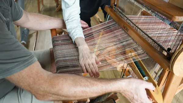 Wecandoo - Weave your weaved trivet with the Saori technique