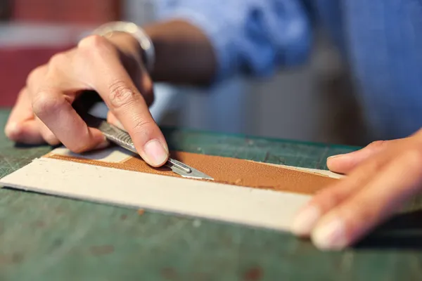 Reliez votre livre préféré avec Fédora, Meilleur Ouvrier de France (MOF) - Image n°2 - Wecandoo