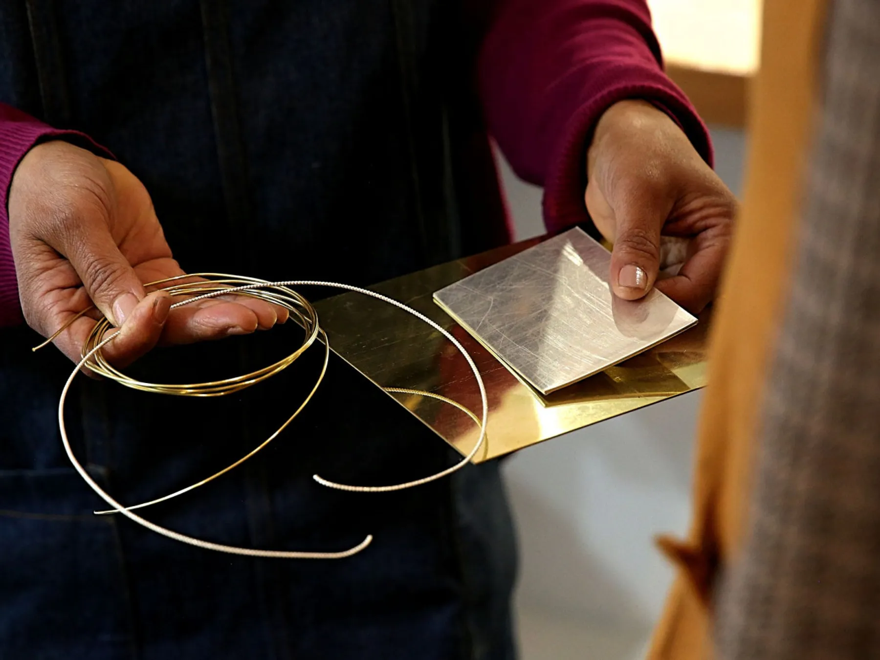 Réalisez vos boucles d'oreilles martelées en laiton ou argent - Image n°2 - Wecandoo