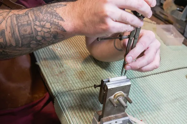 Fabriquez votre sillet personnalisé et réglez votre guitare - Image n°3 - Wecandoo