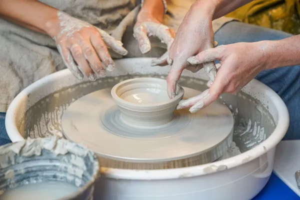 Initiez-vous au tour de céramiste en 3 sessions - Image n°4 - Wecandoo