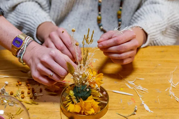 Wecandoo - Créez votre cloche de fleurs séchées