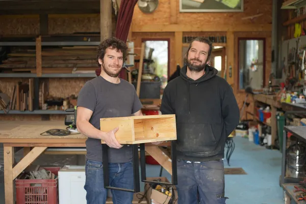 Wecandoo - Réalisez votre table de nuit design en bois et métal