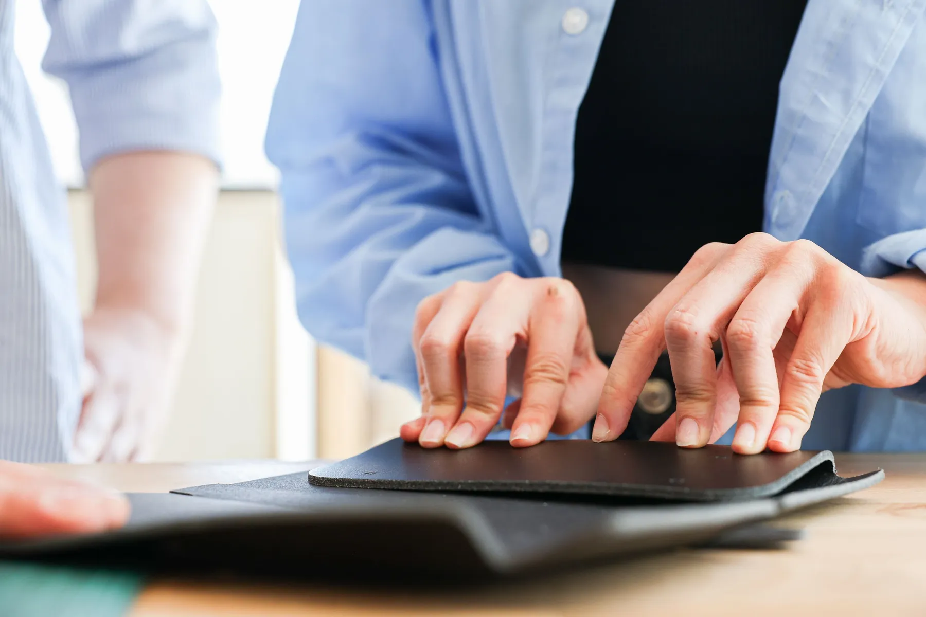 Réalisez votre sac à appareil photo en cuir recyclé - Image n°4 - Wecandoo