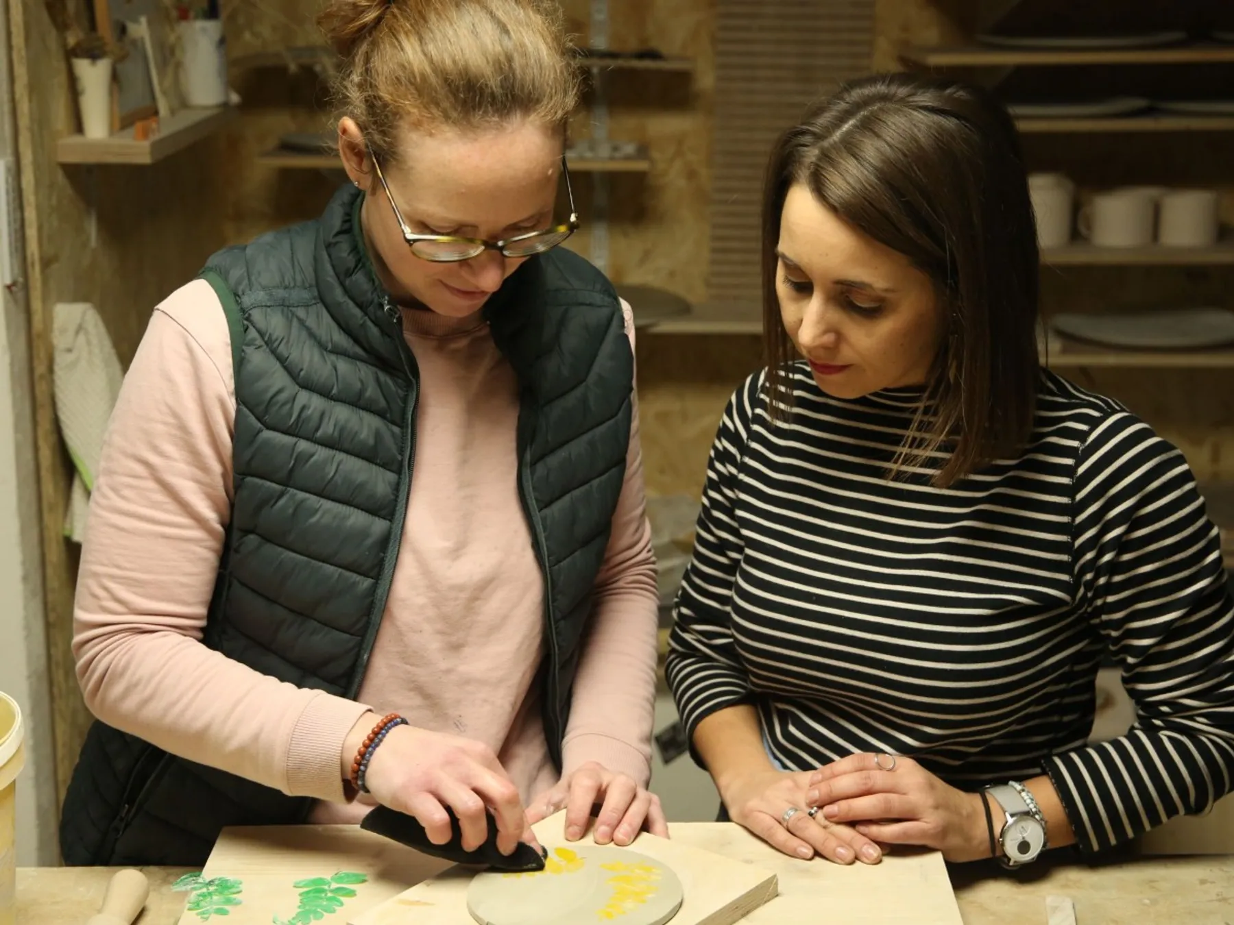 Modelez et décorez à la gravure votre duo d'assiettes - Image n°4 - Wecandoo