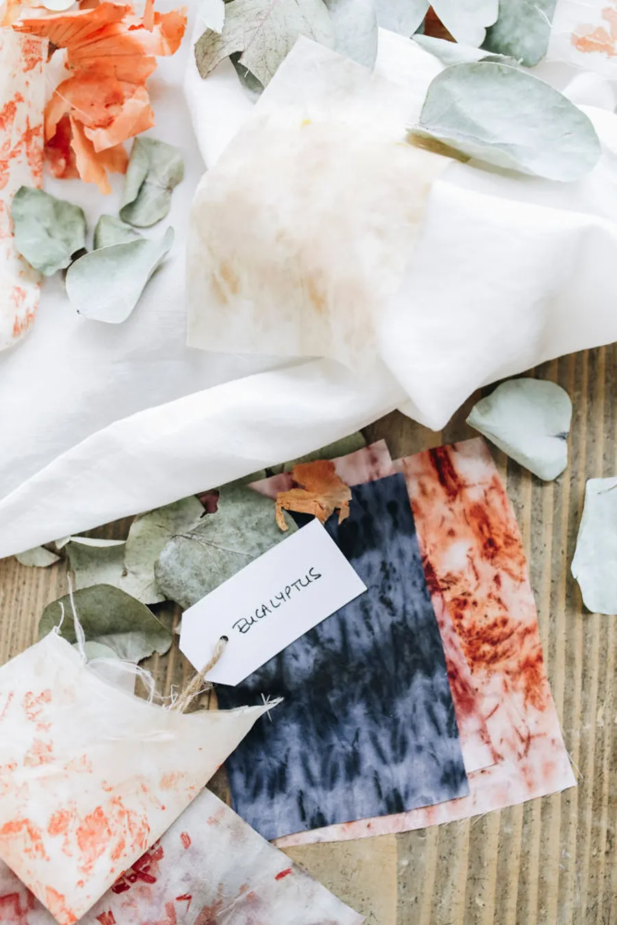 Réalisez votre foulard en soie en teinture naturelle - Image n°1 - Wecandoo