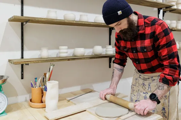 Tournez ou modelez votre vase en céramique avec Yin - Image n°4 - Wecandoo