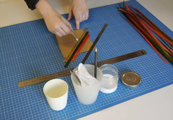 Créez votre petite table en marqueterie de paille - Afbeelding nr. 3 - Wecandoo