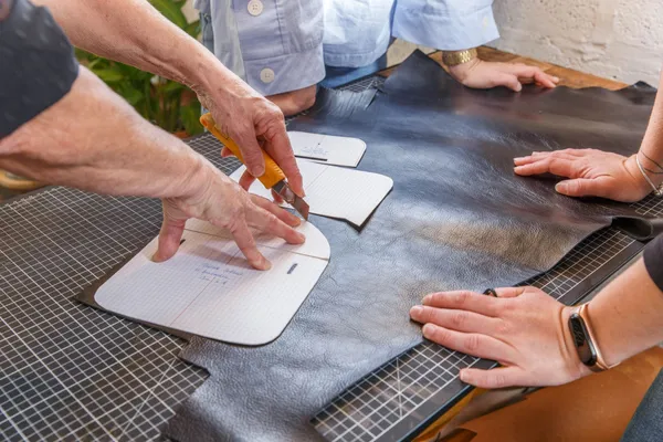 Réalisez votre pochette en cuir - Image n°4 - Wecandoo