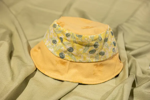 Create your own upcycled bucket hat - Afbeelding nr. 4 - Wecandoo