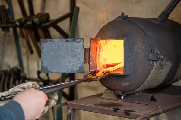 Fabriquez votre couteau brut de forge sur une journée avec Jean-François - Image n°2 - Wecandoo