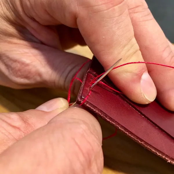 Réalisez votre pochette en cuir - Image n°2 - Wecandoo