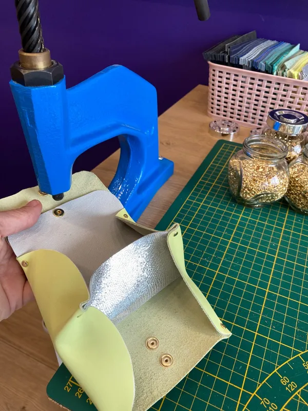 Réalisez votre porte-monnaie en cuir avec Julie et son équipe - Image n°3 - Wecandoo